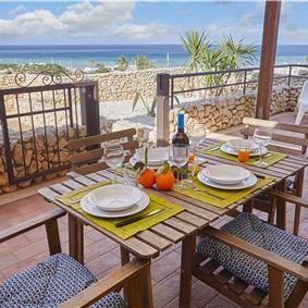 2 bedroom seaside apartments with shared pool, sleeps 4-5